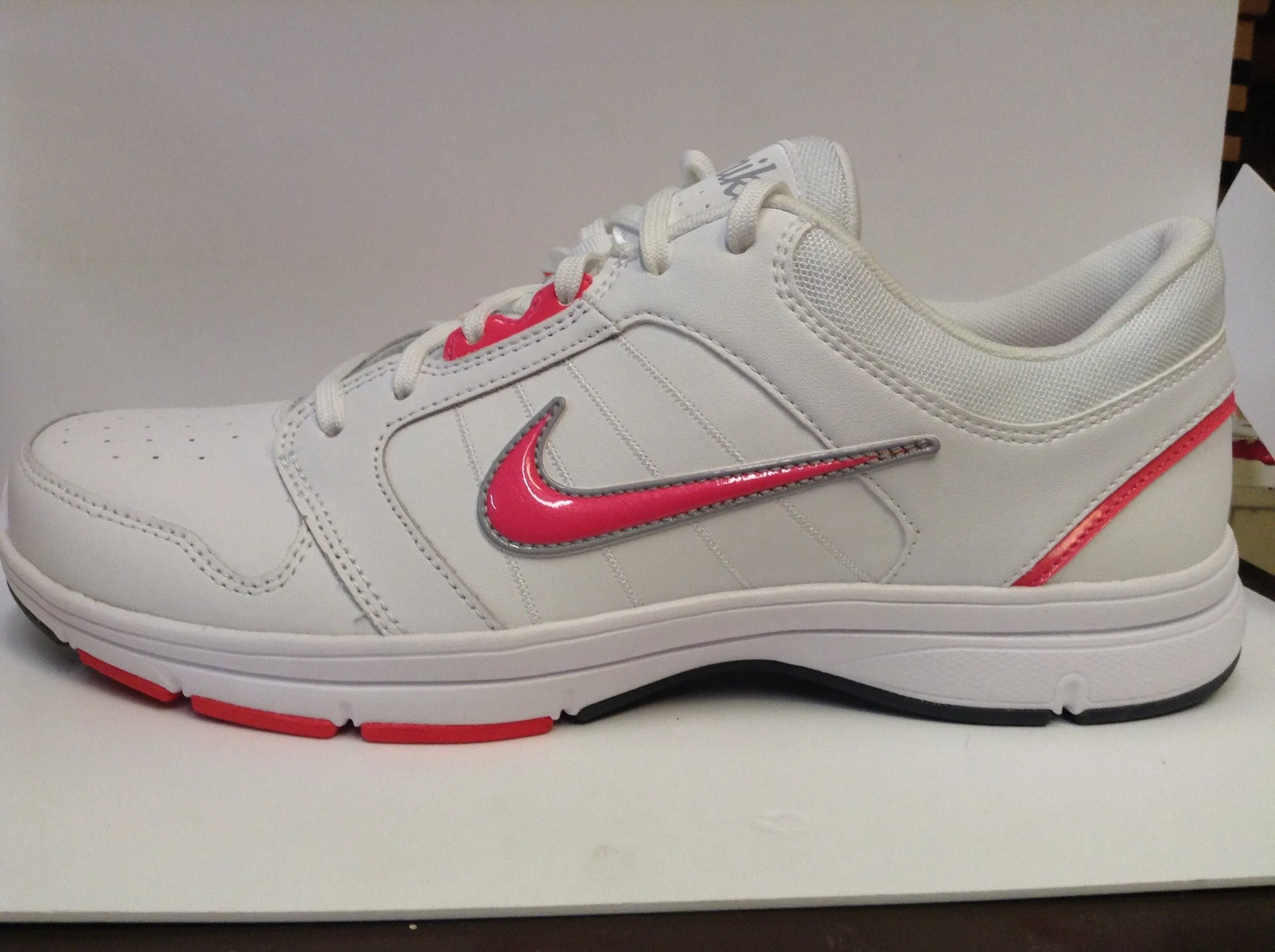 Nike Womens Steady IX - fitness trainer - white/pink