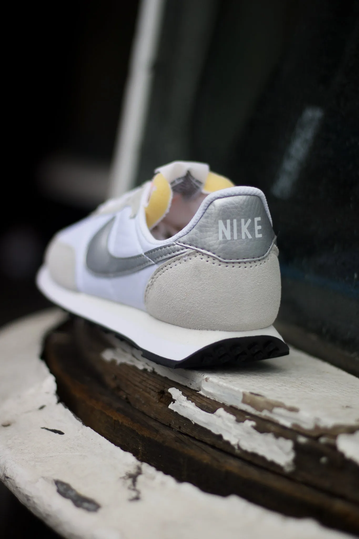 W NIKE WAFFLE TRAINER 2 "WHITE/METALLIC SILVER"
